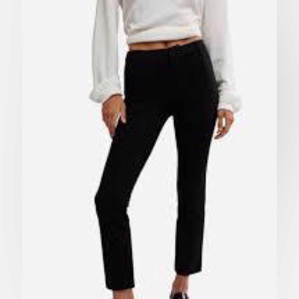 Free People Molly Pants
NWT Size 10
total waste is 33
front 16+”
back 16+” - Picture 5 of 10